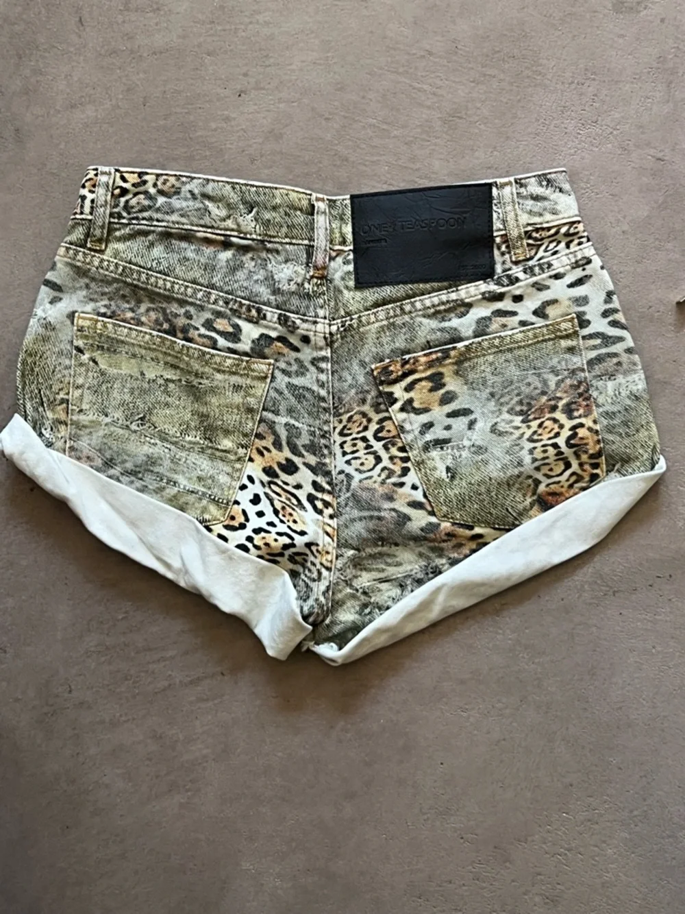 One Teaspoon Bandits Low Waist Shorts, Leopard “Khaki” Shorts - Picture 3 of 4